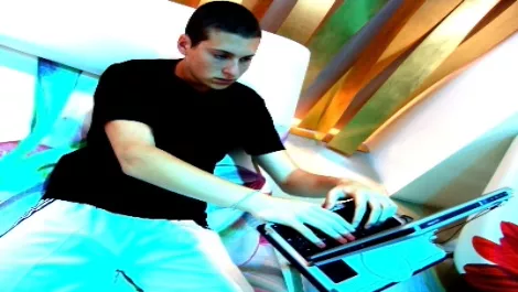 Under 25 year-olds most at risk from social networking