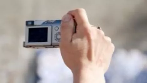 Digital camera market declines