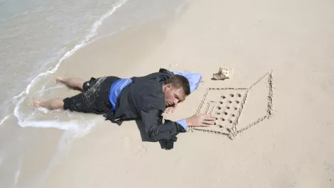 News: Apple violates FRAND patents, Motorola gets patent ruling, Apple's donations, and more!