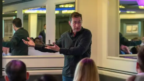 Szuplat warns UK leaders over AI-heavy communications